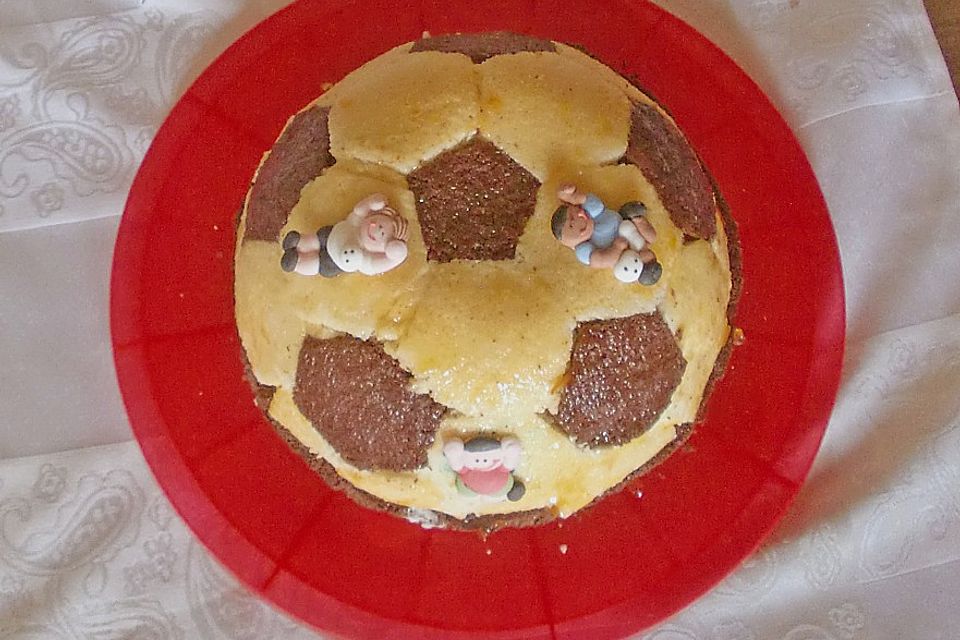 Fußball Charlotte mit Maulwurfkuchen - Füllung