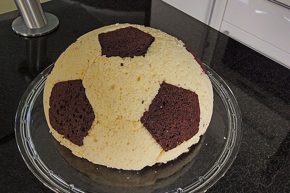 Fußball Charlotte mit Maulwurfkuchen - Füllung