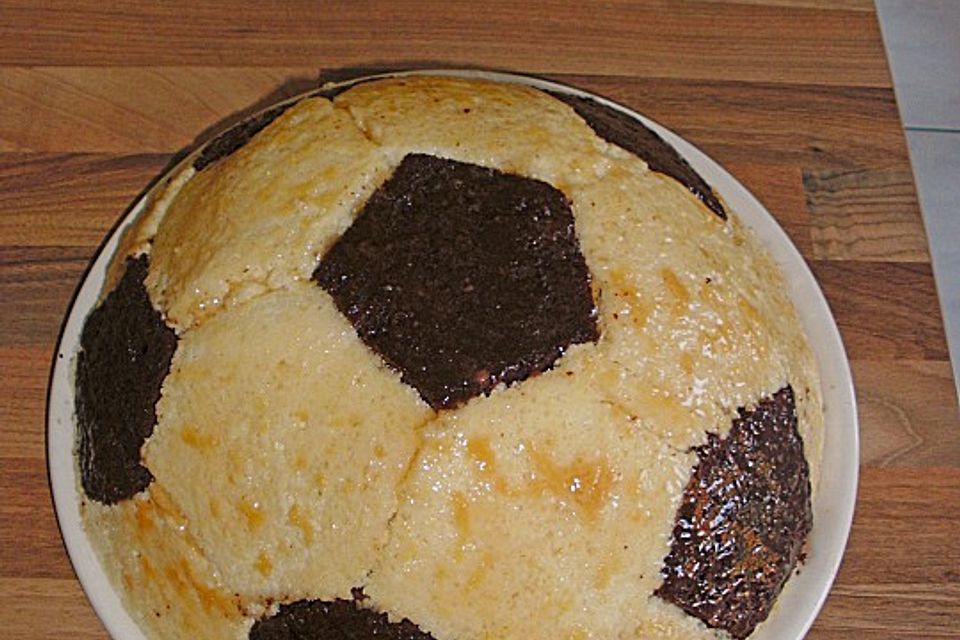 Fußball Charlotte mit Maulwurfkuchen - Füllung