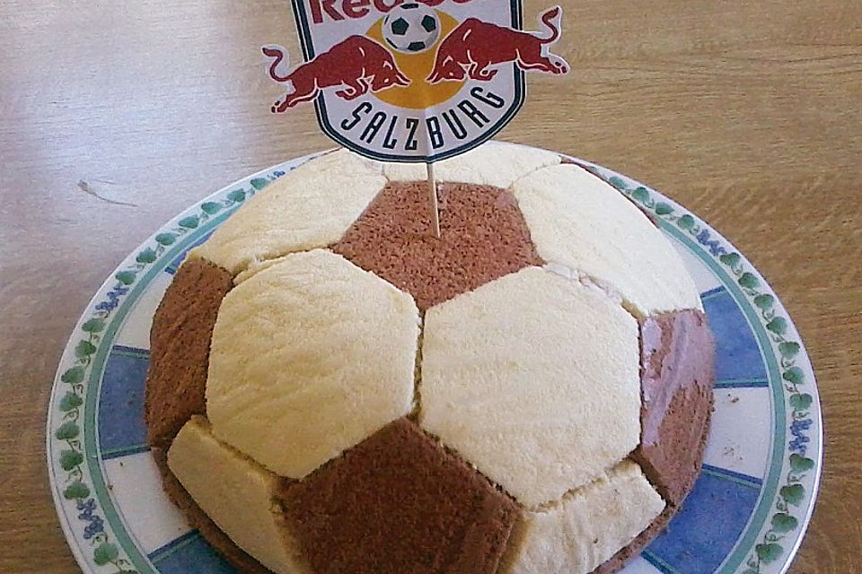 Fußball Charlotte mit Maulwurfkuchen - Füllung