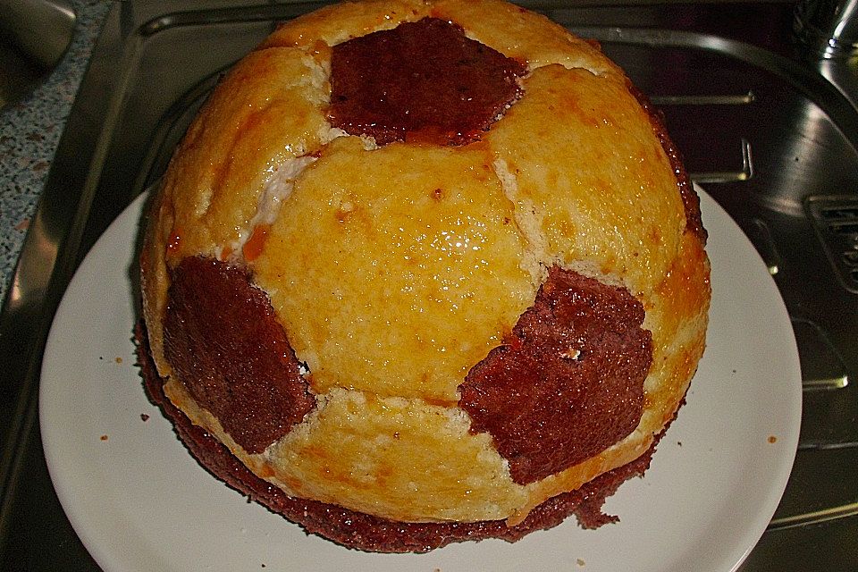 Fußball Charlotte mit Maulwurfkuchen - Füllung