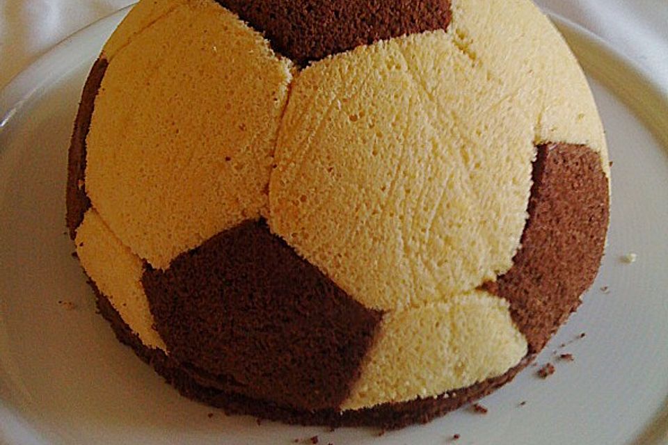 Fußball Charlotte mit Maulwurfkuchen - Füllung