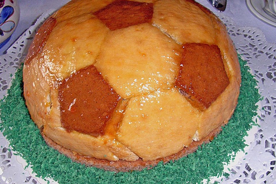 Fußball Charlotte mit Maulwurfkuchen - Füllung