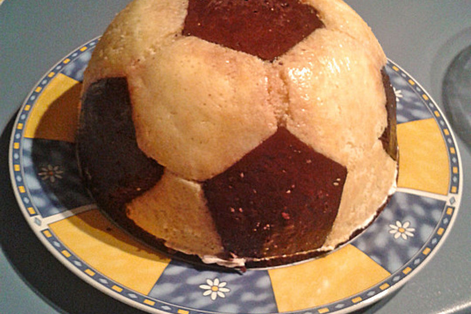 Fußball Charlotte mit Maulwurfkuchen - Füllung