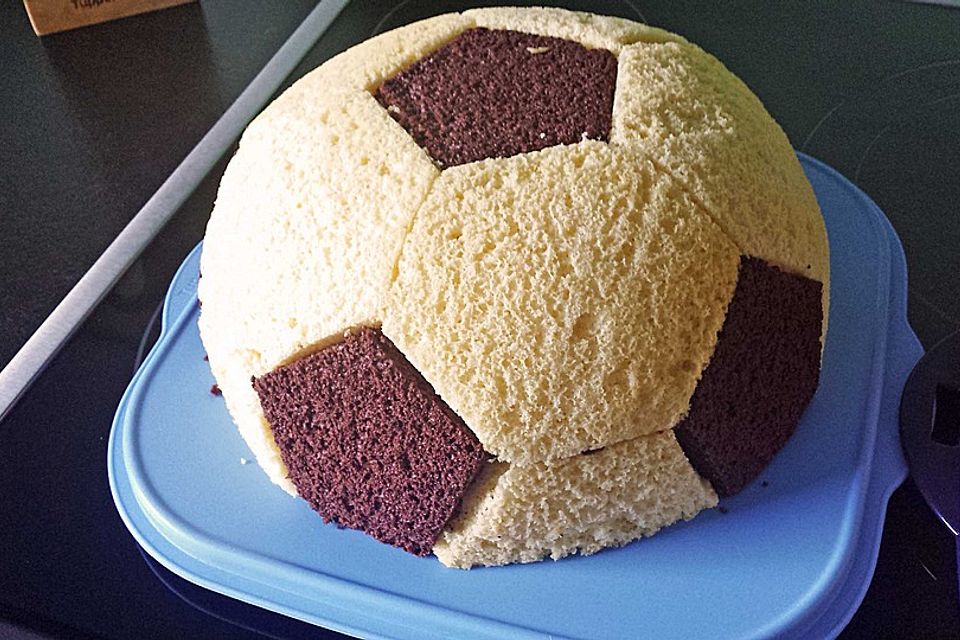 Fußball Charlotte mit Maulwurfkuchen - Füllung