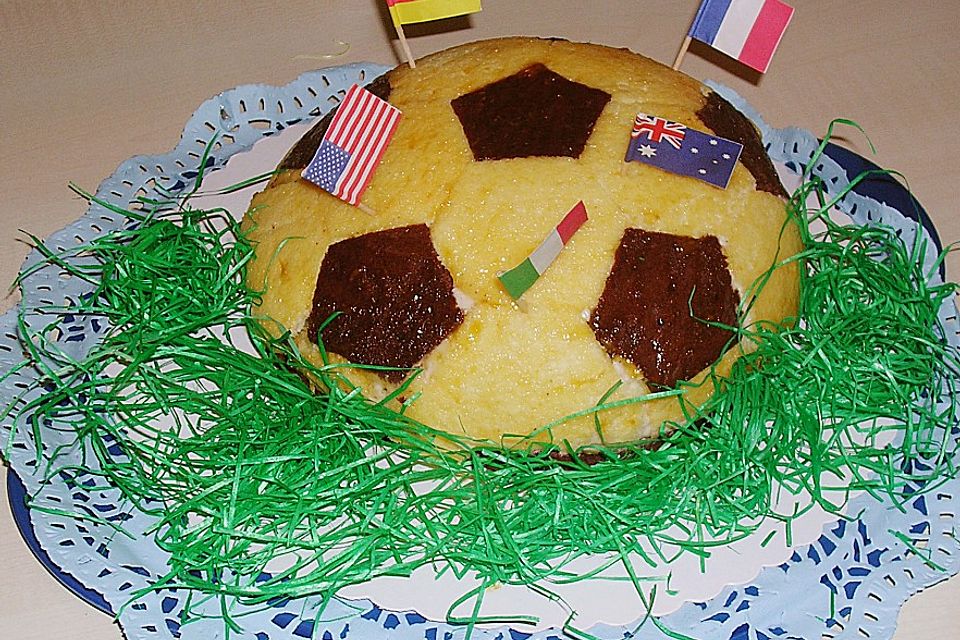 Fußball Charlotte mit Maulwurfkuchen - Füllung