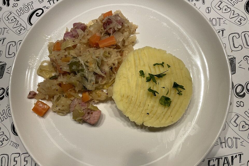 Süß - saure Sauerkraut - Schmorpfanne mit Kasseler