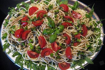 Spaghettisalat mit Rucola und Tomaten