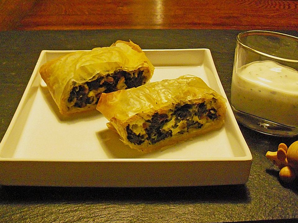 Spinatstrudel mit Knoblauchjoghurt von nicijana| Chefkoch