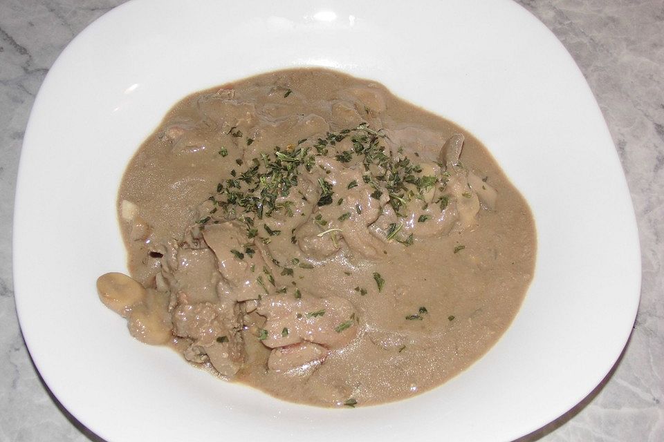 Hähnchenleber mit Champignons in Weinsauce