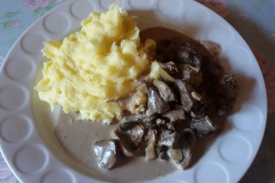 Hähnchenleber mit Champignons in Weinsauce