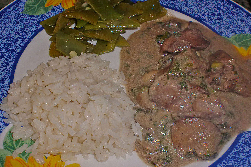 Hähnchenleber mit Champignons in Weinsauce