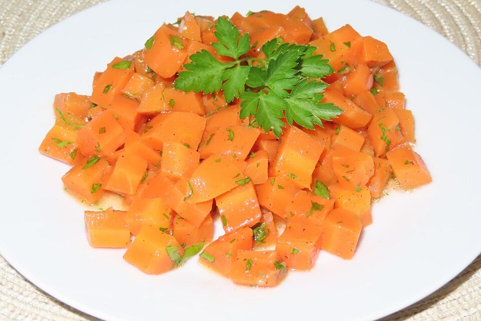 Gewürfelte Möhren mit Zimt - Orangen - Dressing