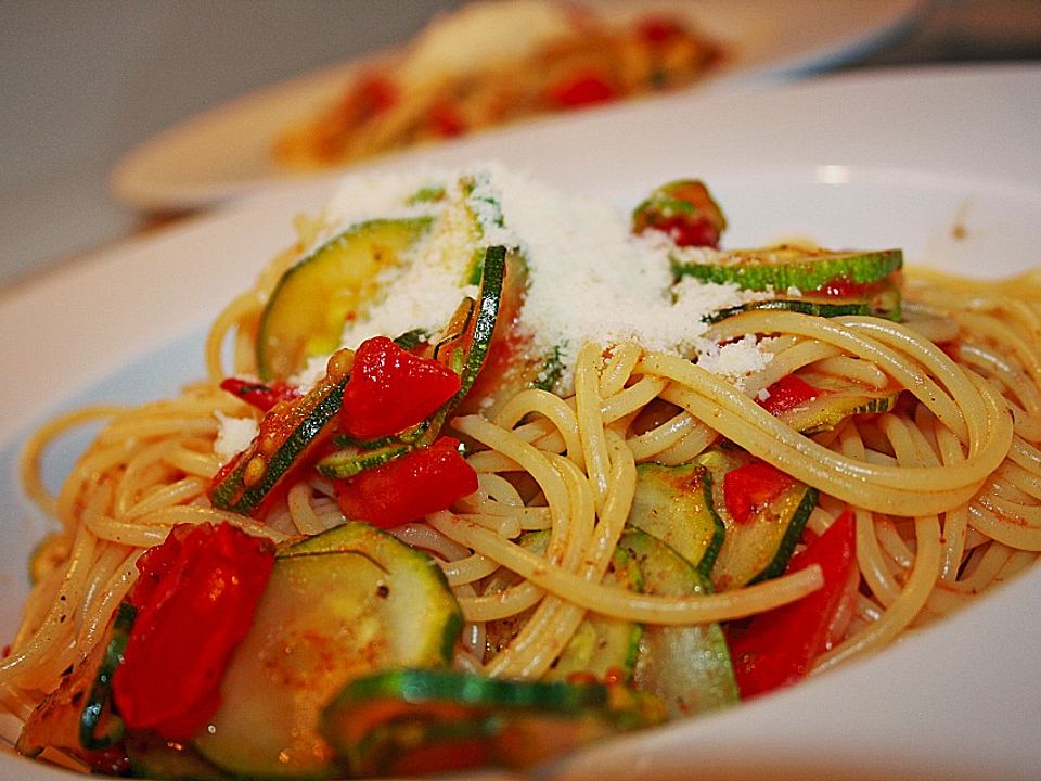 Spaghetti Mit Zucchini Und Tomaten Von Elibery Chefkoch