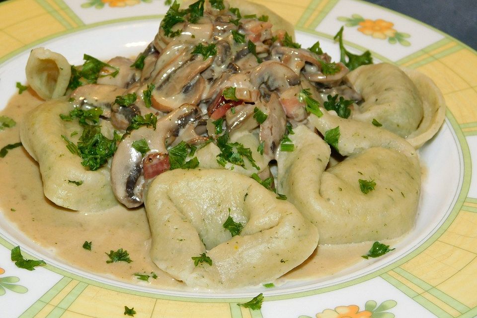 Tortellini in Champignon - Sahne - Sauce