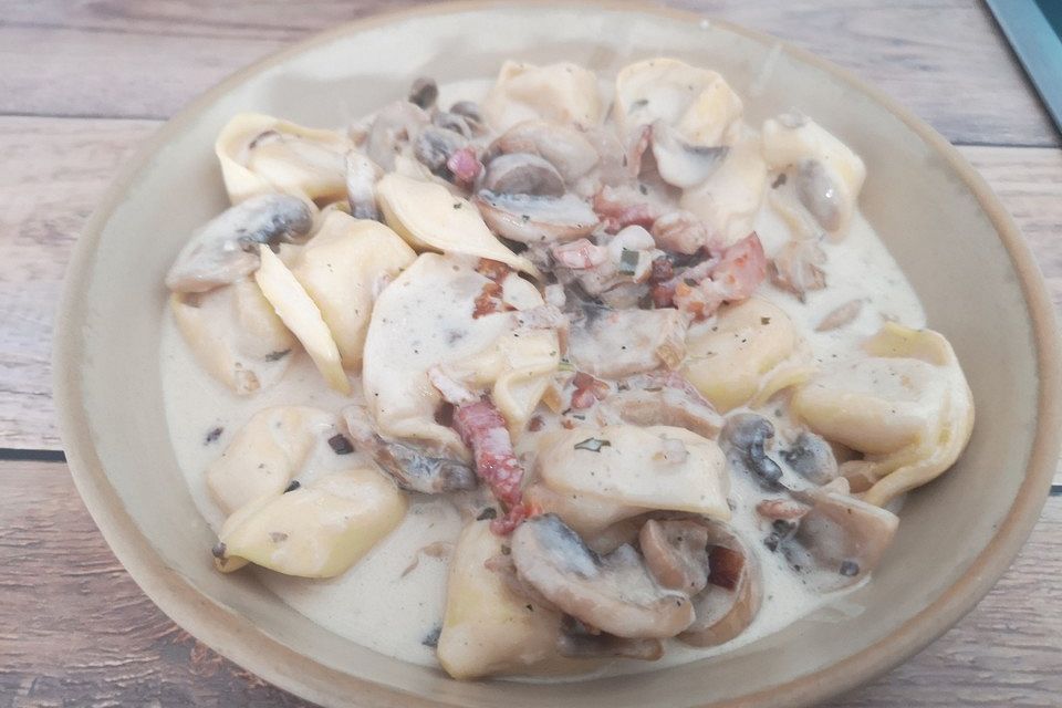 Tortellini in Champignon - Sahne - Sauce