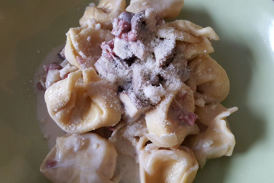 Tortellini in Champignon - Sahne - Sauce