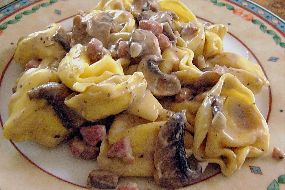 Tortellini in Champignon - Sahne - Sauce