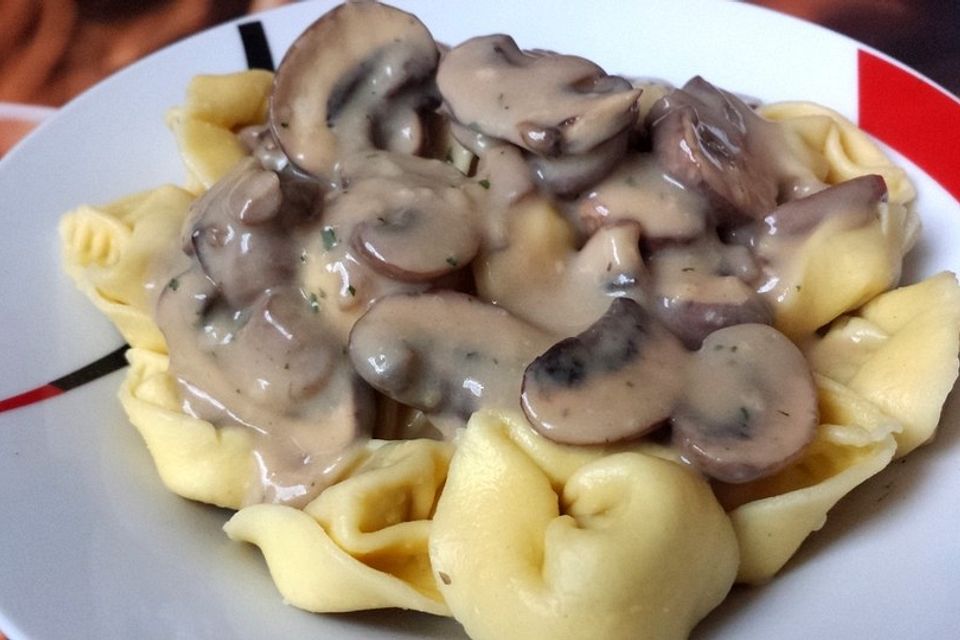 Tortellini in Champignon - Sahne - Sauce