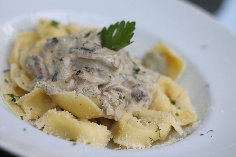 Tortellini in Champignon - Sahne - Sauce