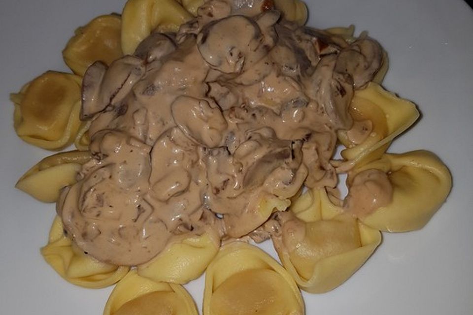 Tortellini in Champignon - Sahne - Sauce