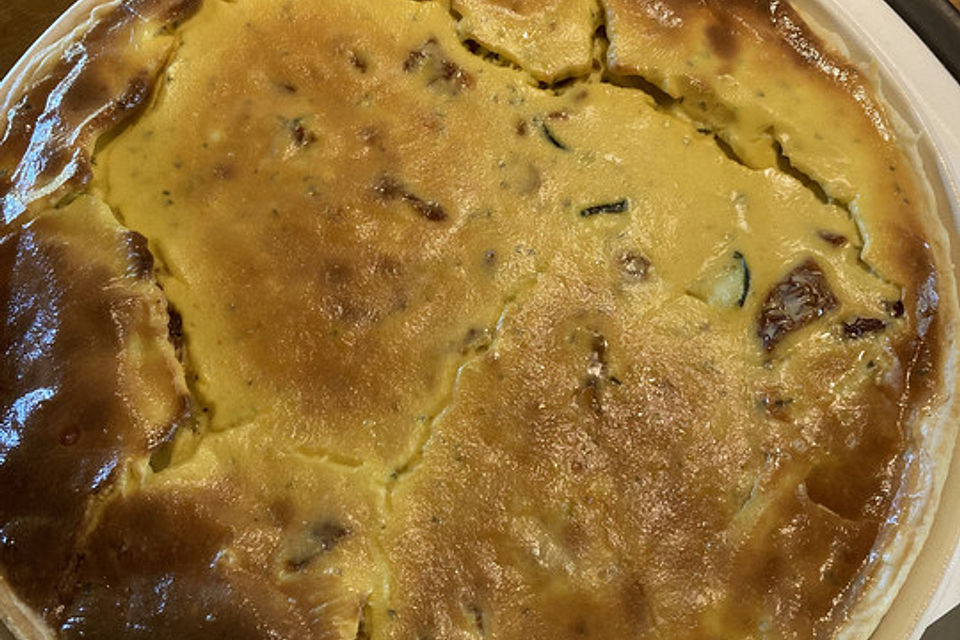 Brokkoli-Frischkäse-Tarte mit getrockneten Tomaten