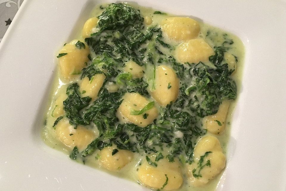 Gnocchi in Spinatkäsesoße