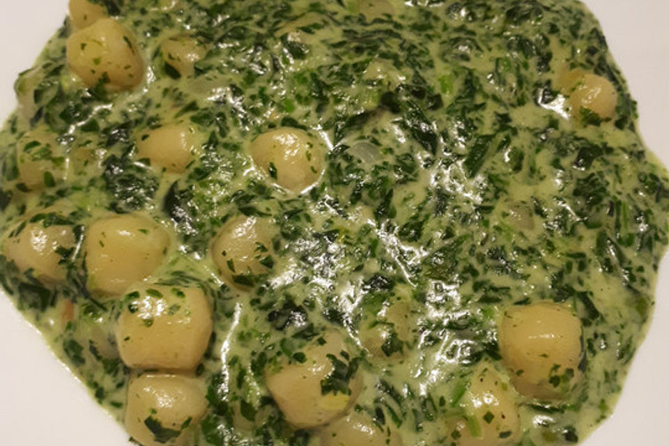 Gnocchi in Spinatkäsesoße