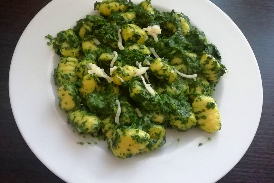 Gnocchi in Spinatkäsesoße