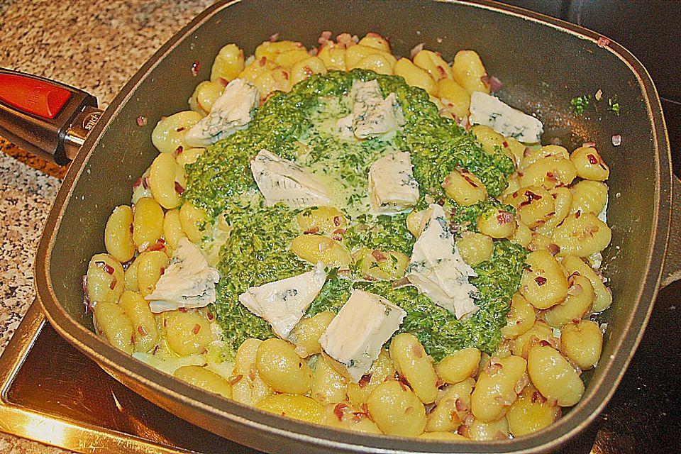 Gnocchi in Spinatkäsesoße