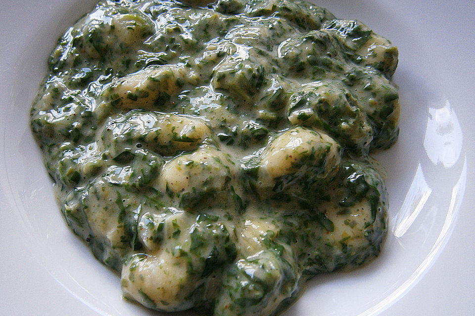 Gnocchi in Spinatkäsesoße