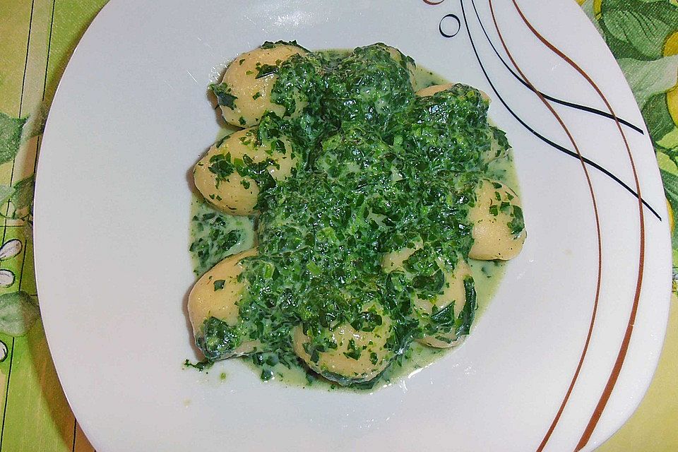 Gnocchi in Spinatkäsesoße