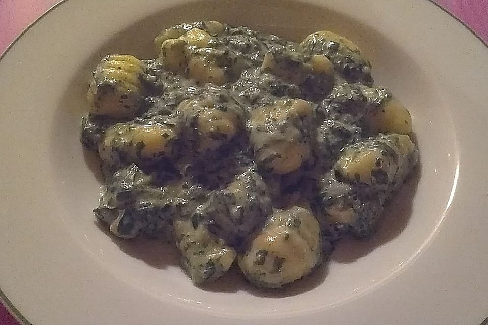 Gnocchi in Spinatkäsesoße