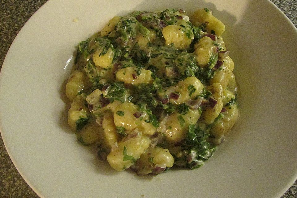 Gnocchi in Spinatkäsesoße