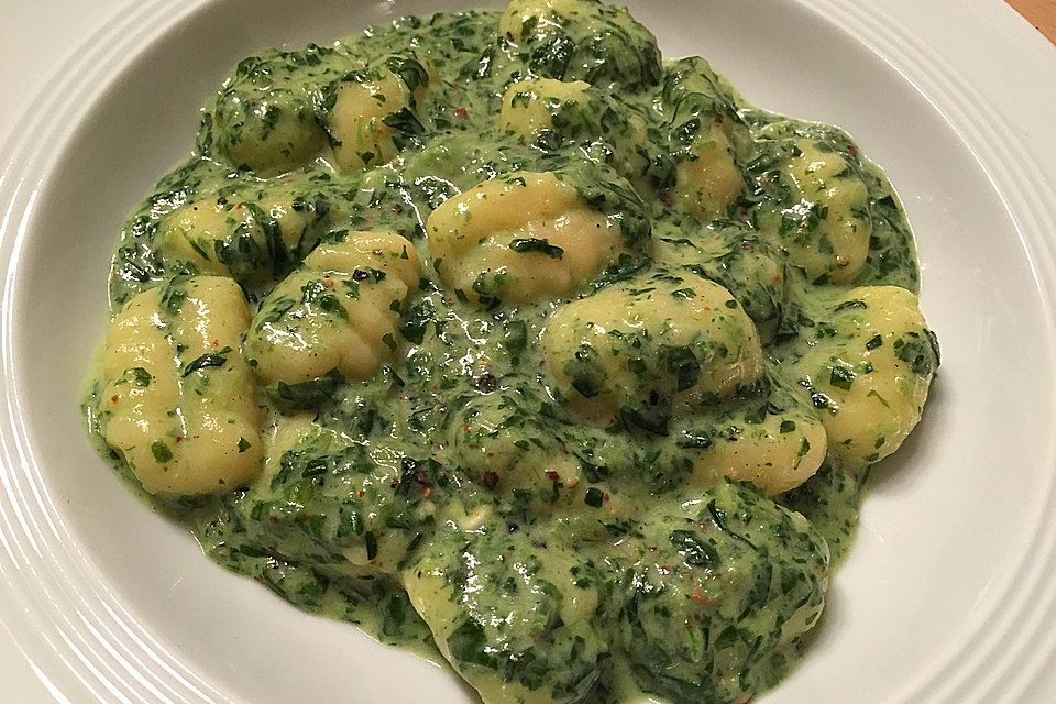 Gnocchi in Spinatkäsesoße