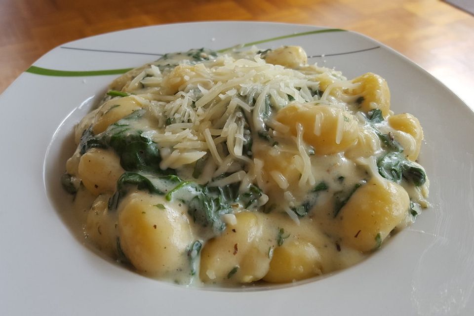 Gnocchi in Spinatkäsesoße