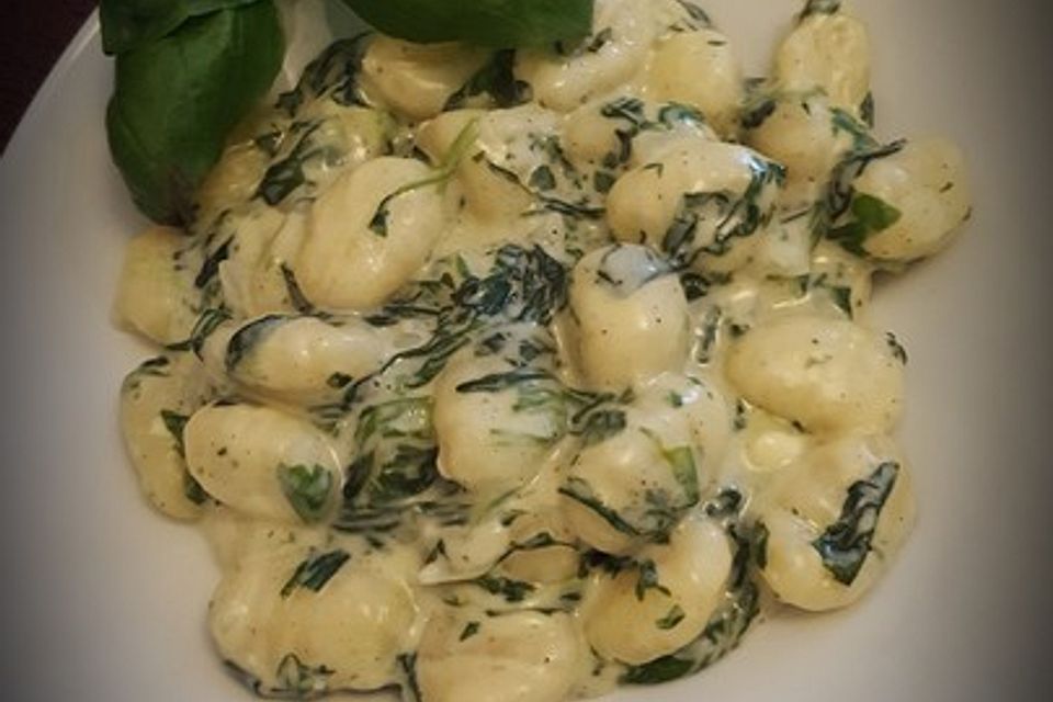 Gnocchi in Spinatkäsesoße