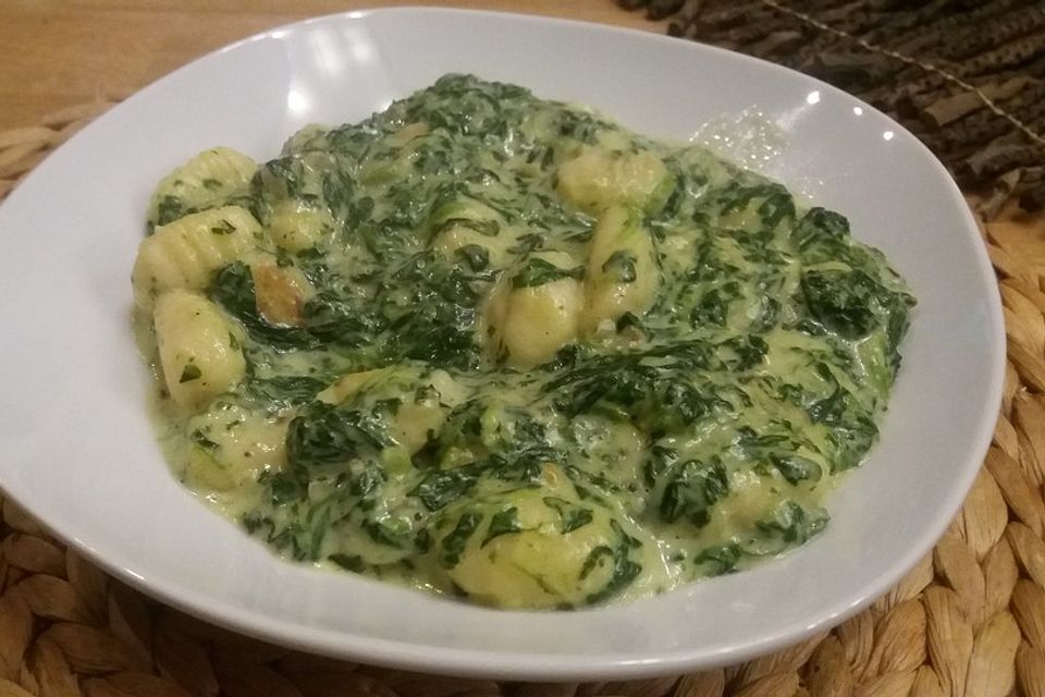 Gnocchi in Spinatkäsesoße