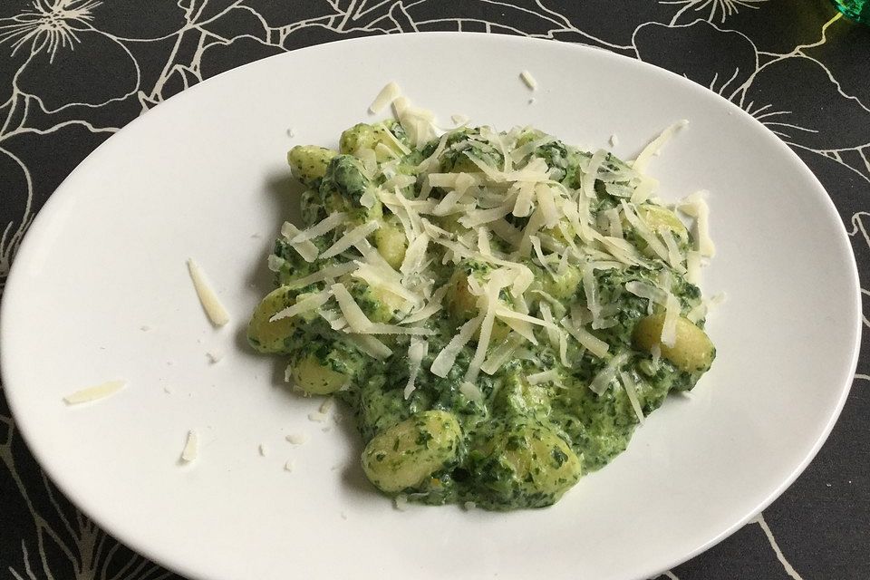 Gnocchi in Spinatkäsesoße