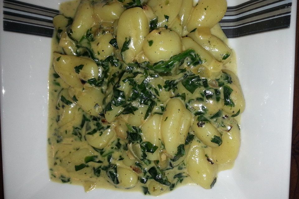 Gnocchi in Spinatkäsesoße