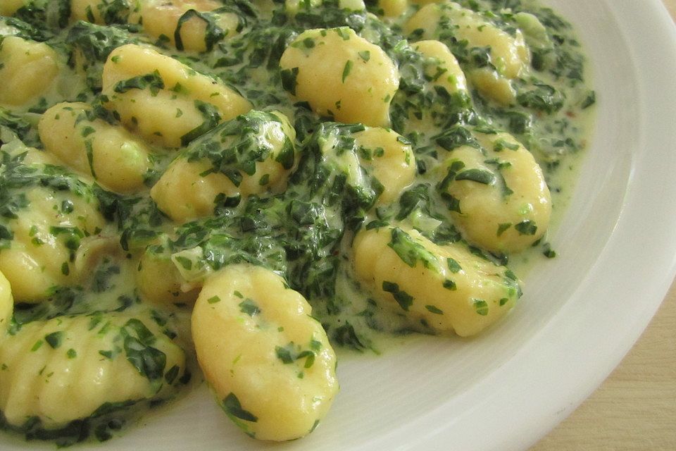 Gnocchi in Spinatkäsesoße