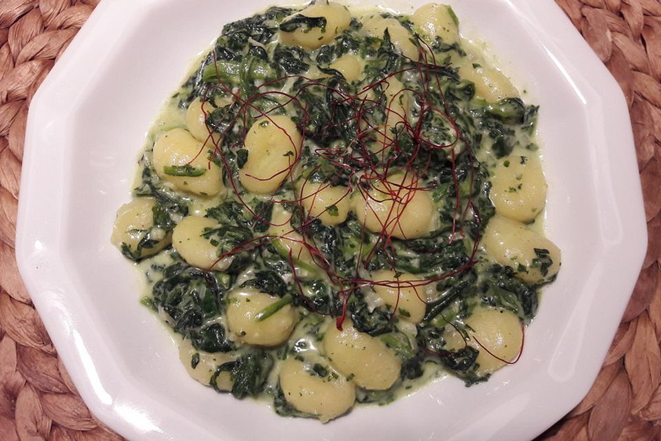 Gnocchi in Spinatkäsesoße