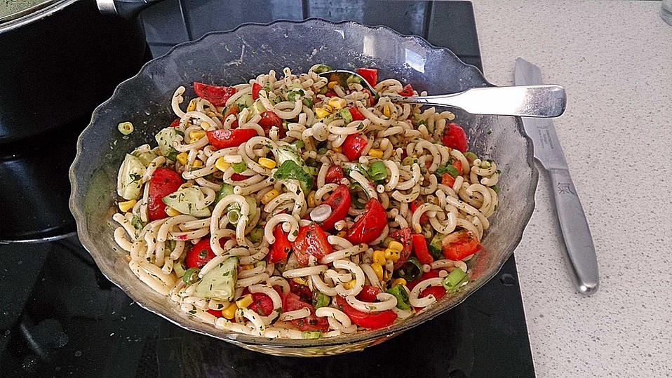 Bunter Nudelsalat ohne Mayonnaise von DiedickeTanteX Bunter Nudelsalat ohne Mayonnaise von DiedickeTanteX