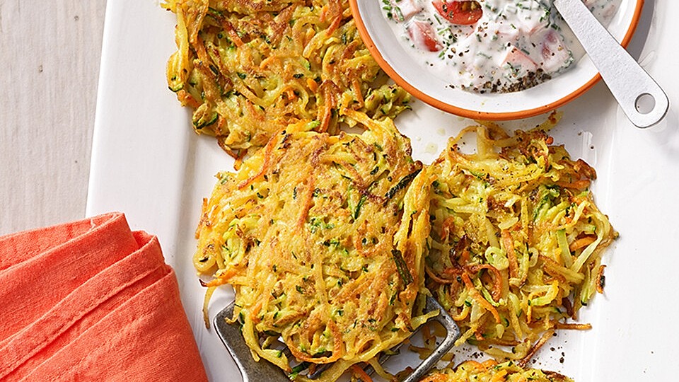 Gemüse-Puffer mit Tomatenquark von stanze| Chefkoch Gemüse-Puffer mit Tomatenquark von stanze| Chefkoch