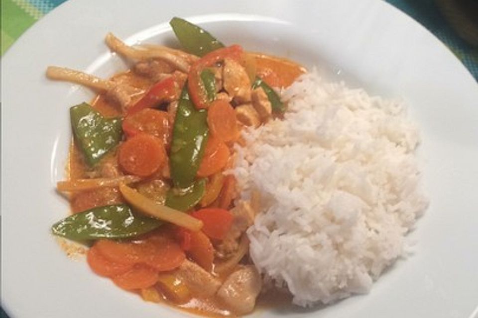 Rotes Thai-Curry mit Hähnchen