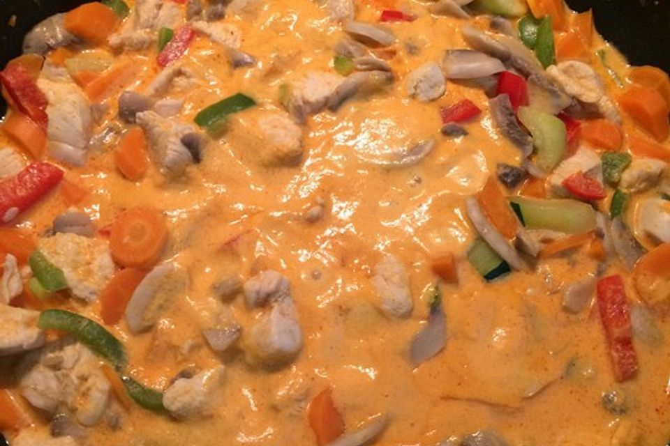 Rotes Thai-Curry mit Hähnchen