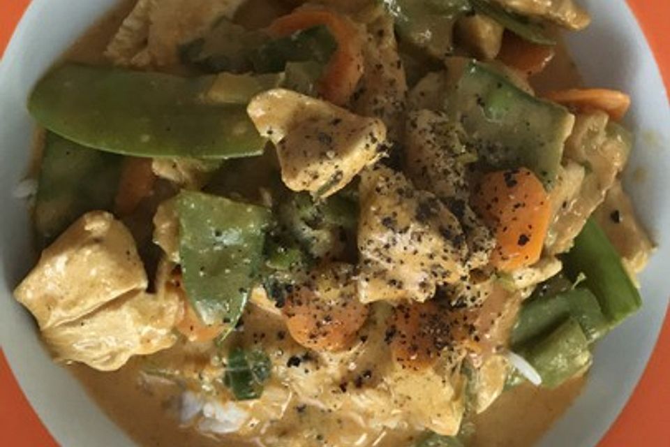 Rotes Thai-Curry mit Hähnchen