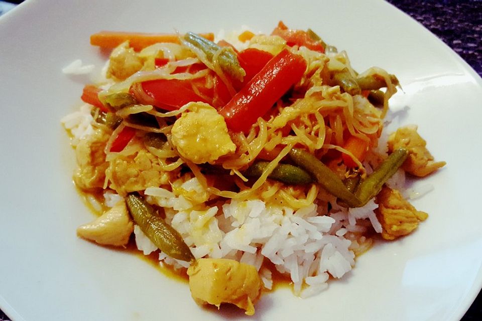 Rotes Thai-Curry mit Hähnchen