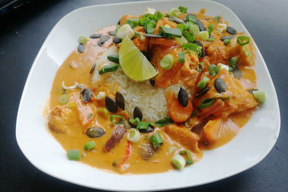 Rotes Thai-Curry mit Hähnchen