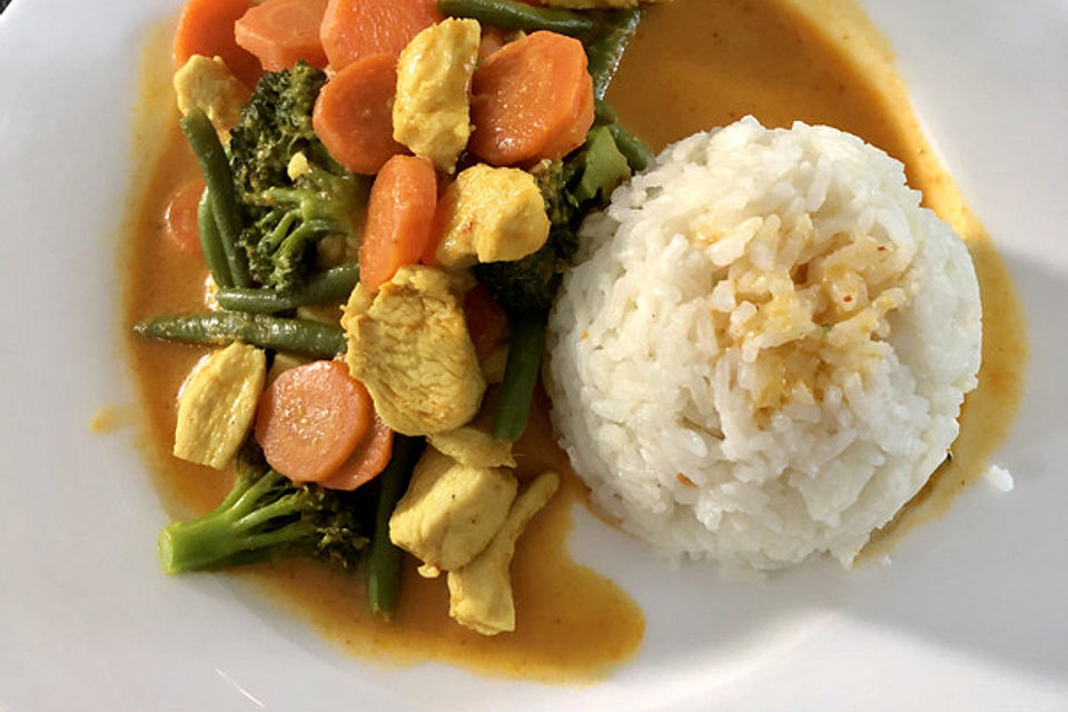 Rotes Thai-Curry mit Hähnchen